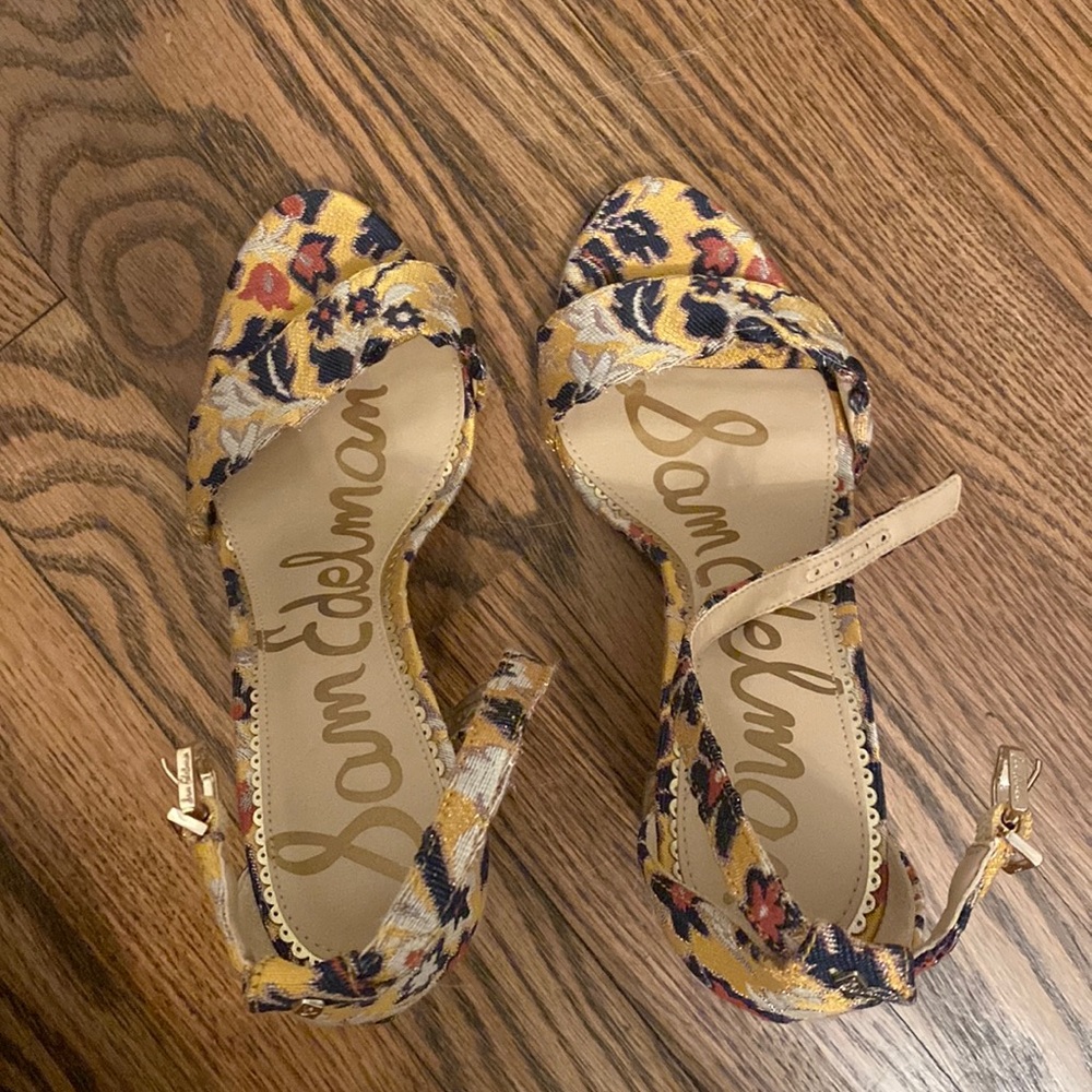 NEW sam edelman yaro heel